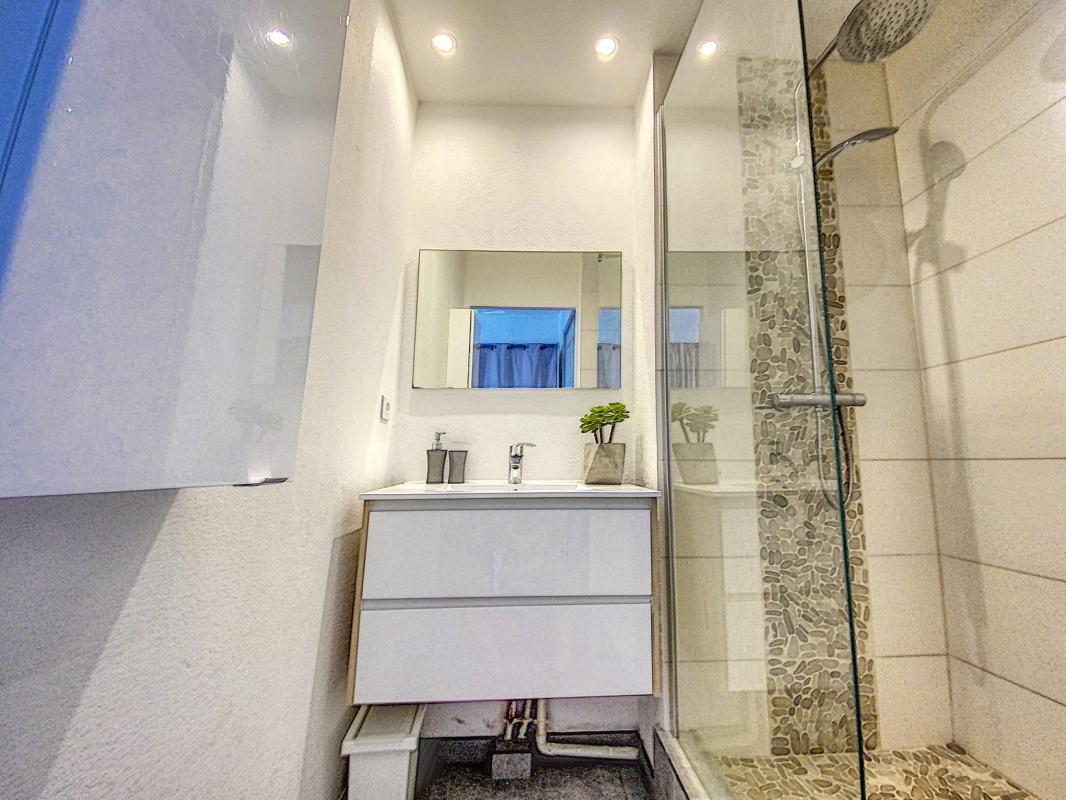 A louer villa 2 chambres Orientale Saint Martin-salle de douche-20